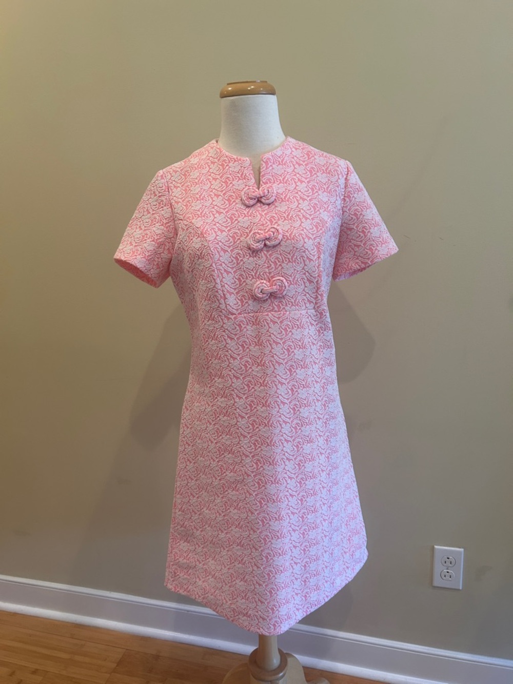 VINTAGE Pink Shift Dress with White raised flower pattern with ribbons on front